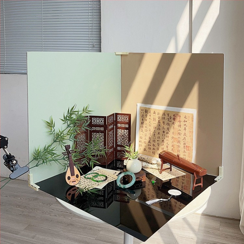 Fotorekviziti u drevnom stilu, antikne jade lutke, drveni pozadinski okvir, kod proizvoda Xw5g7eym