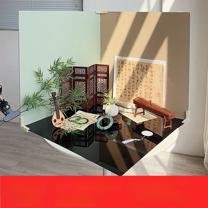 Fotorekviziti u drevnom stilu, antikne jade lutke, drveni pozadinski okvir, kod proizvoda Xw5g7eym