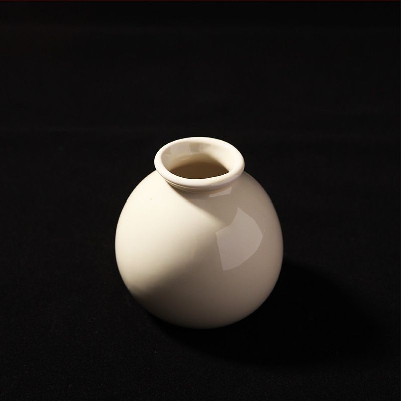 Fotorekviziti u drevnom stilu, antikne jade lutke, drveni pozadinski okvir, kod proizvoda Xw5g7eym