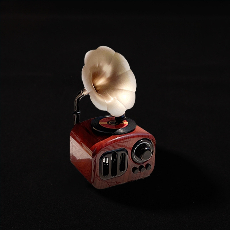 Fotorekviziti u drevnom stilu, antikne jade lutke, drveni pozadinski okvir, kod proizvoda Xw5g7eym