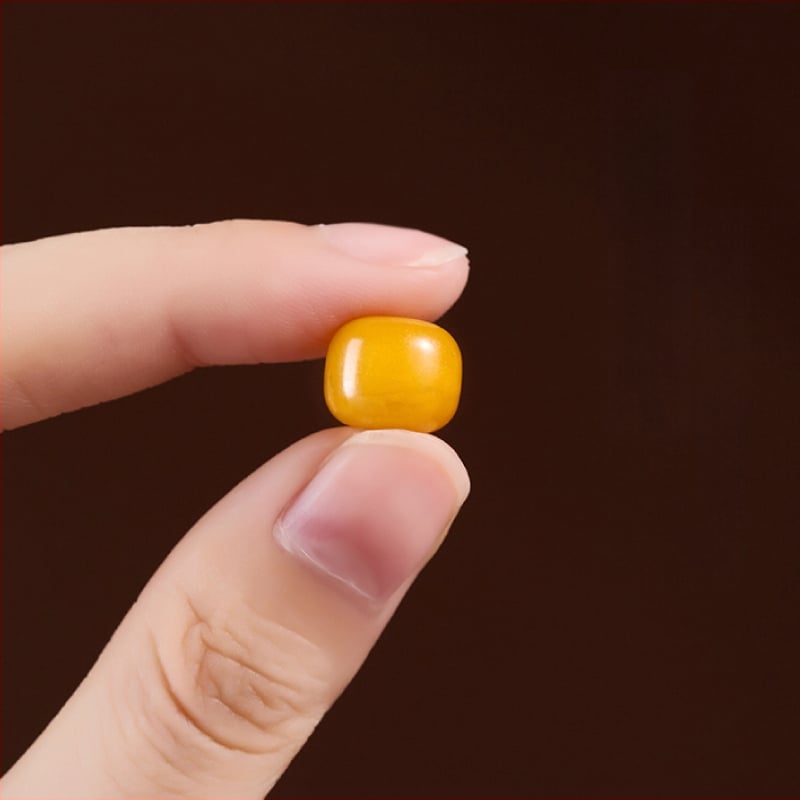 Lahtised helmed – kristallmaterjal, ümmargune kuju, väärikas muster