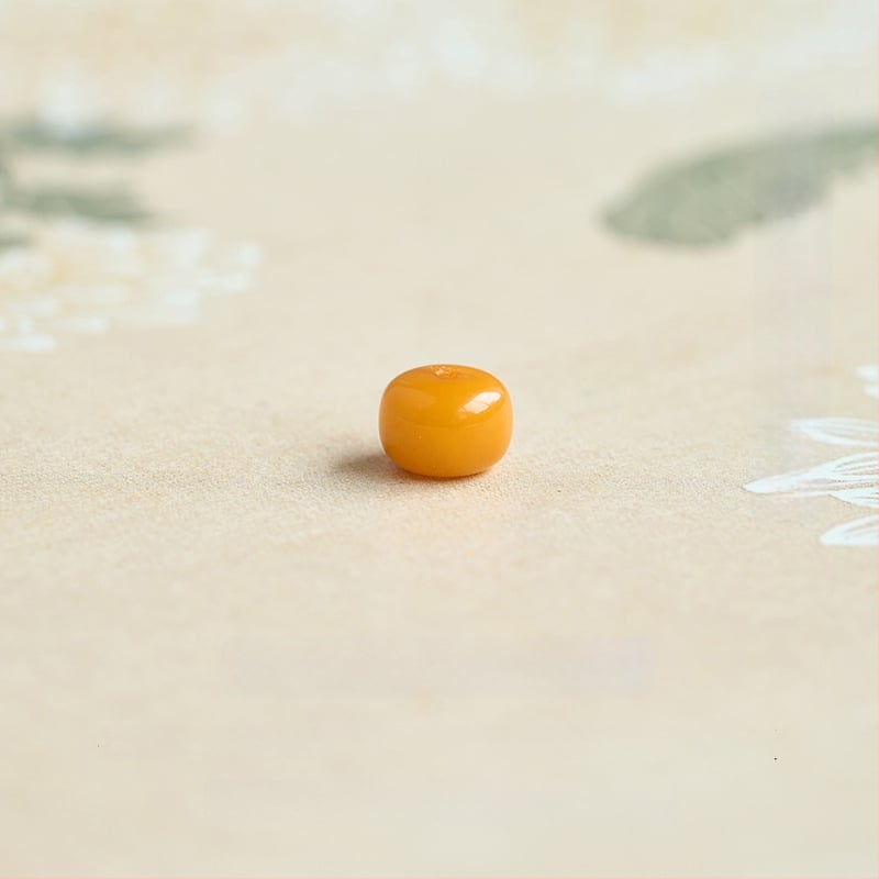 Lahtised helmed – kristallmaterjal, ümmargune kuju, väärikas muster