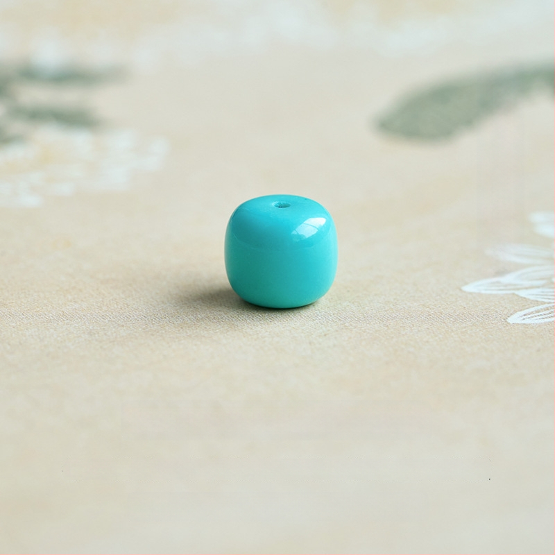 Lahtised helmed – kristallmaterjal, ümmargune kuju, väärikas muster