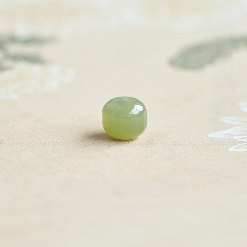 Lahtised helmed – kristallmaterjal, ümmargune kuju, väärikas muster