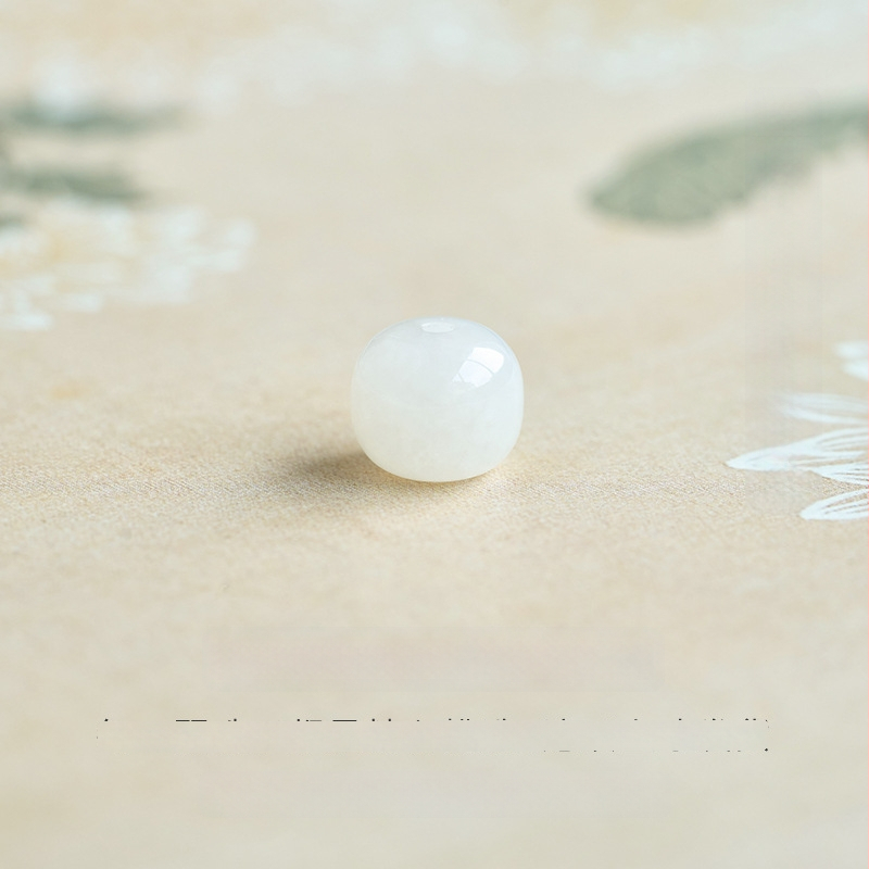 Lahtised helmed – kristallmaterjal, ümmargune kuju, väärikas muster