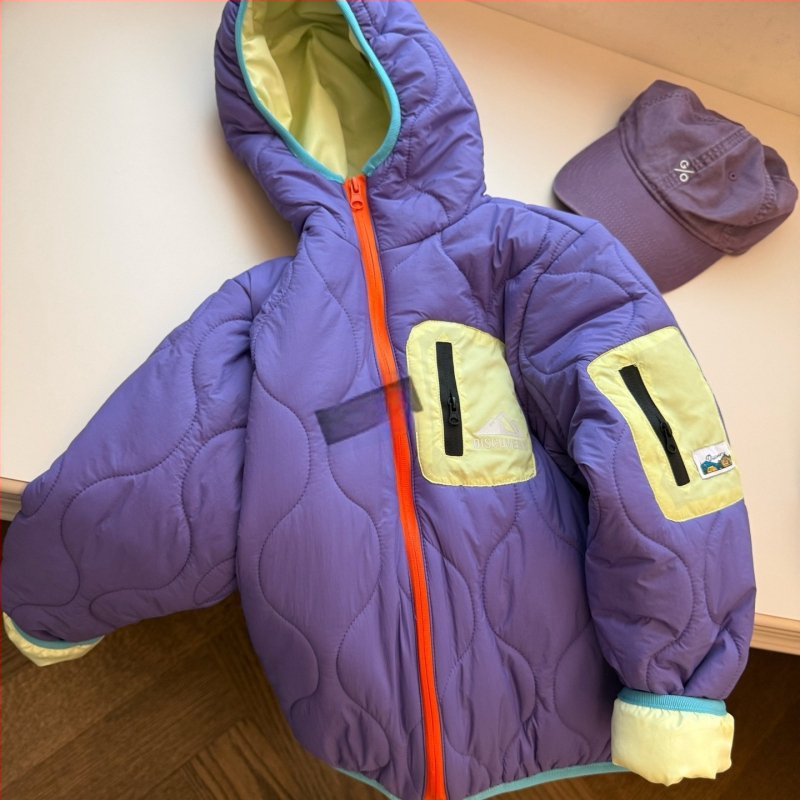 Vaikų žieminė striukė su gobtuvu, quiltuota išorė, nailoninis išorinis audinys, pagrindinis audinys poliesteris, pamušalas acetato pluoštu, švelnus paviršius