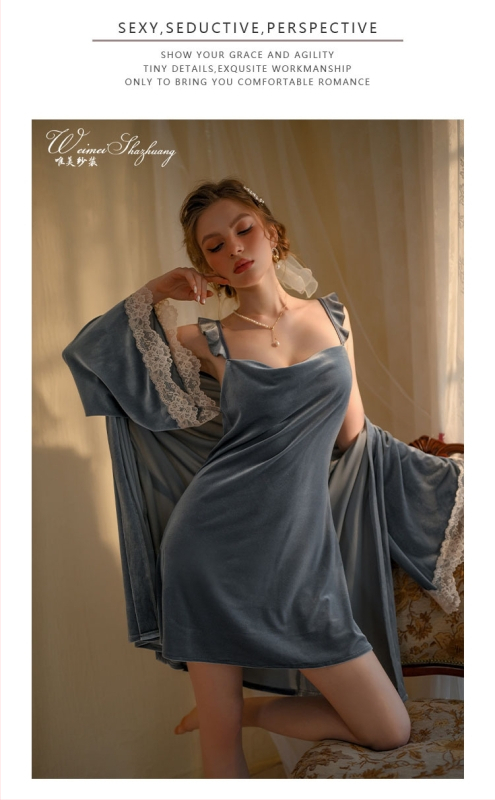 Γυναικείο σετ πιτζάμες από βελούδο με βαθύ V-λαιμό, δαντελένιες επενδύσεις, μακριά μανίκια, κοντή φούστα