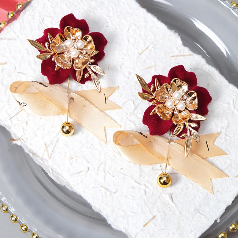 Kāzu corsage komplekts ar zīda ziediem, roku darītas brošes līgavai, līgavim un vecākiem