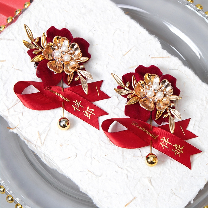 Kāzu corsage komplekts ar zīda ziediem, roku darītas brošes līgavai, līgavim un vecākiem