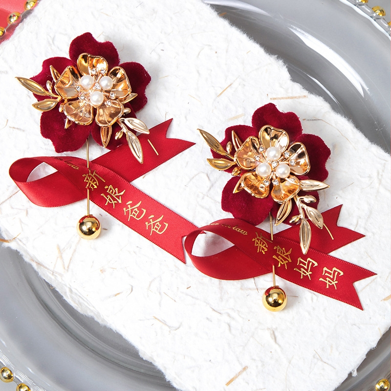 Kāzu corsage komplekts ar zīda ziediem, roku darītas brošes līgavai, līgavim un vecākiem