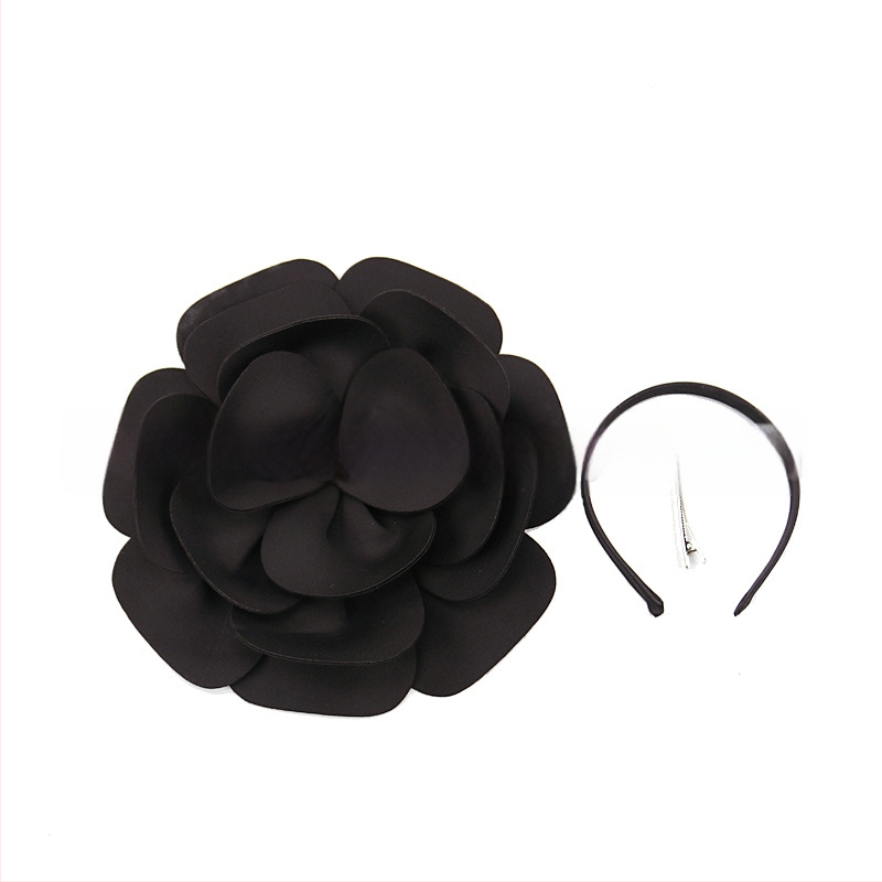 Liels ziedu galvas piederums, roku darīts, mūsdienīgs ziedu stils, materiāls: air cotton, forma: zieds, individuāli iepakots