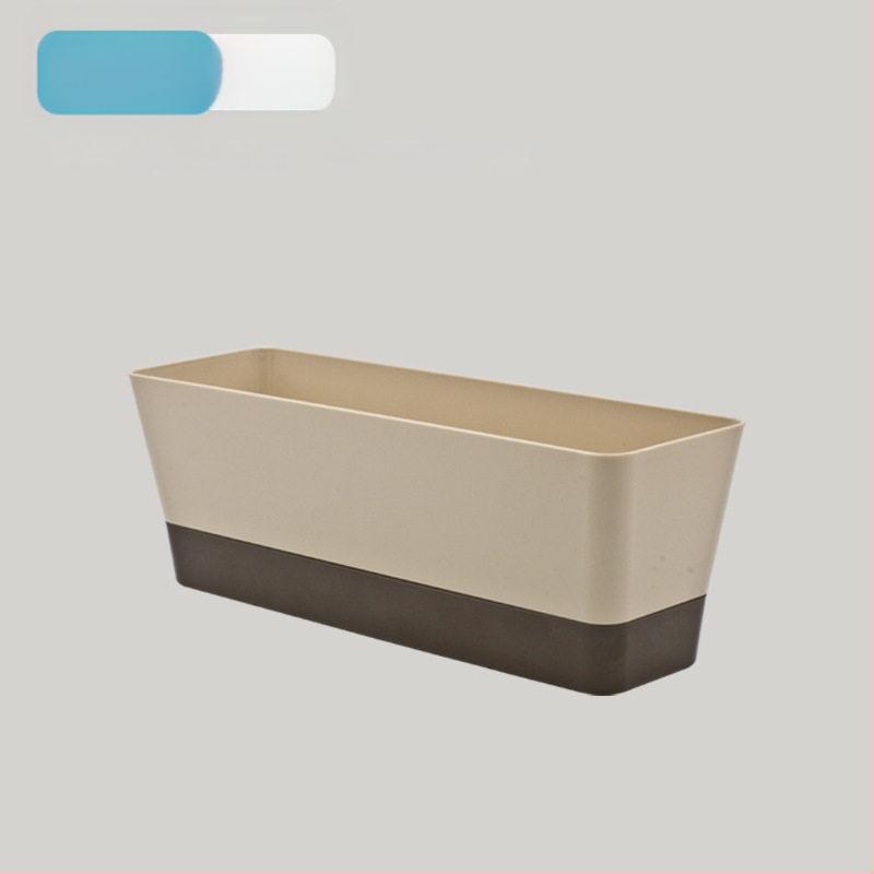 Plastikinis vazonas sukulentams, stovintis ant grindų, paprastas stilius, namų sodininkystei.