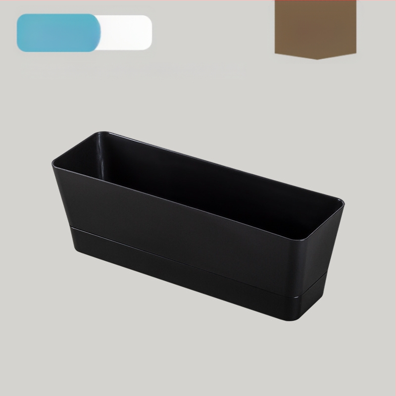 Plastikinis vazonas sukulentams, stovintis ant grindų, paprastas stilius, namų sodininkystei.