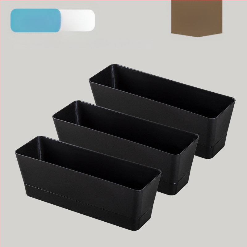 Plastikinis vazonas sukulentams, stovintis ant grindų, paprastas stilius, namų sodininkystei.