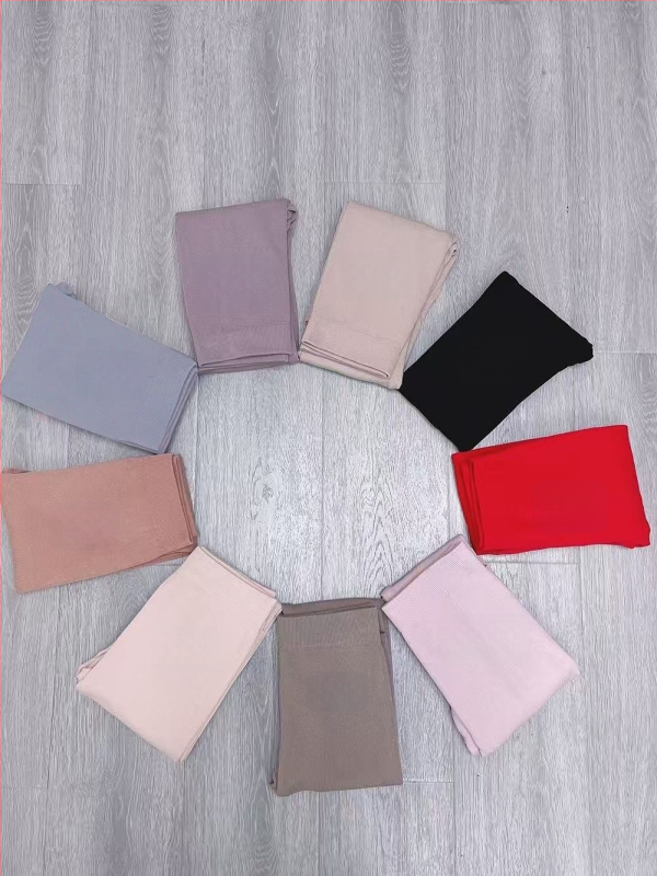 Sieviešu termālās legingas ar vienu terry slāni, viskozes maisījums 30-50%, garums 3/4, bieza auduma 201-250 g/m2