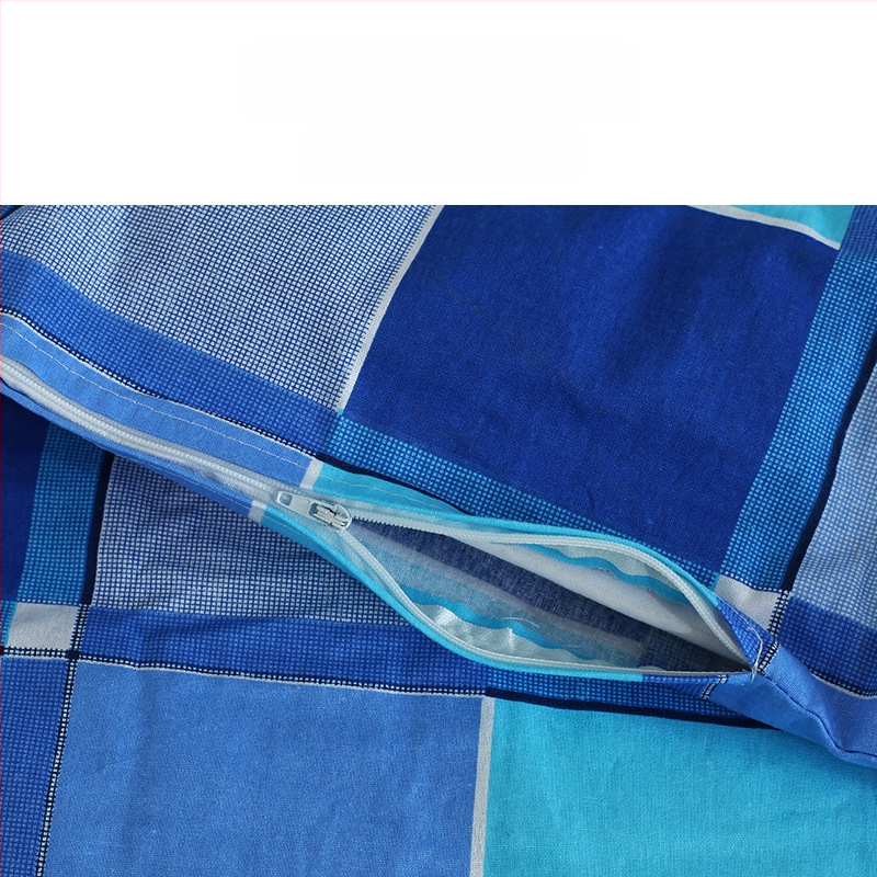 Három darabos kollégiumi ágyneműkészlet 100% pamutból csíkos mintával; reaktív színezésű anyag; Twill, bolyhosított és quiltelt szövés; tartalmaz ágyneműhuzatot, dunyhahuzat és párnahuzatokat