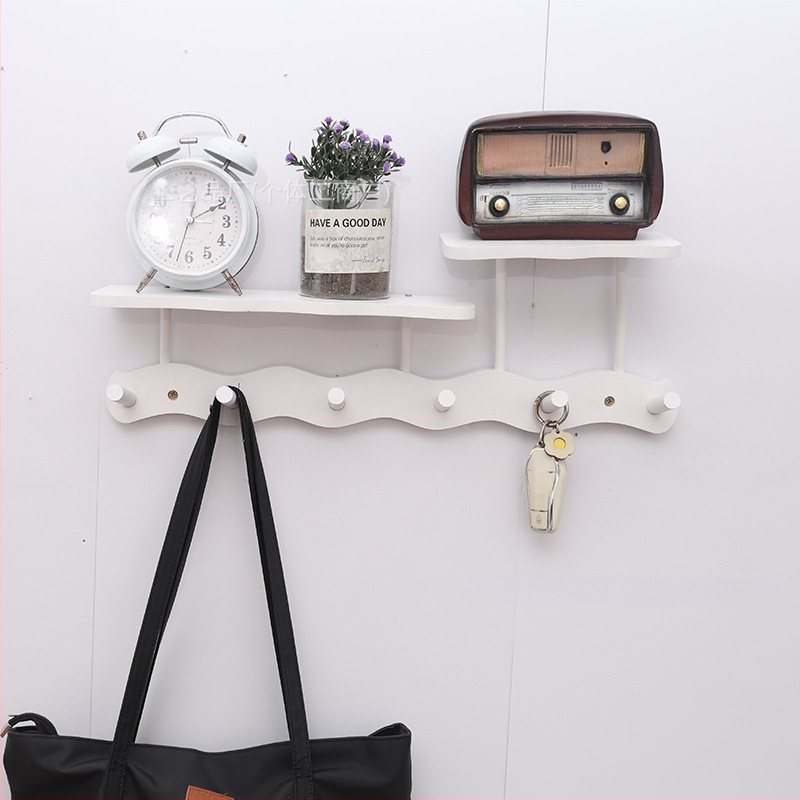 Koka sienas uzglabāšanas plaukts ar āķiem (Materiāls: Koks; Montāža: Sienas piestiprināšana; Stils: Mūsdienīgs minimalistisks; Slāņu skaits: 1)