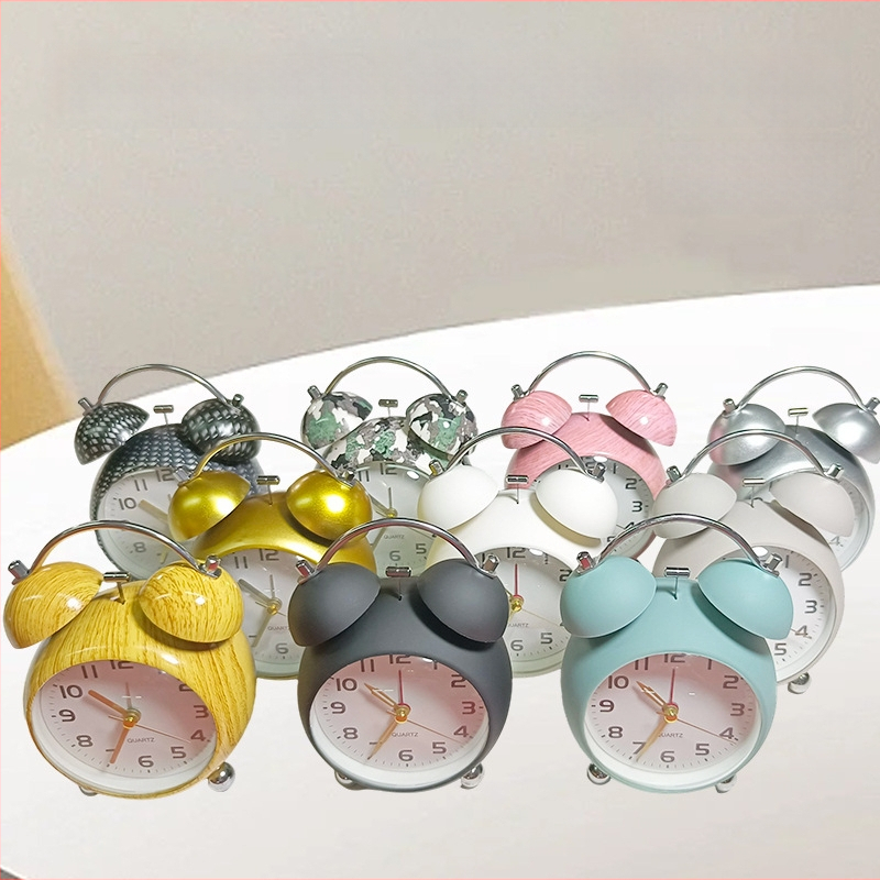 Studentu naktsmājām, guļamistabai un viesistabai — ar baterijām darbināms elektroniskais mehānisms; LCD un analogo displejs; metāla korpuss; pielāgošana pieejama