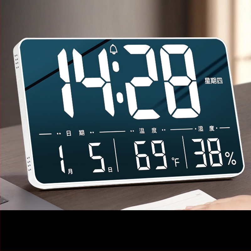 Galda pulkstenis ar LED displeju, klusa darbība, Snooze funkcija un nakts apgaismojums; barošanas no baterijām