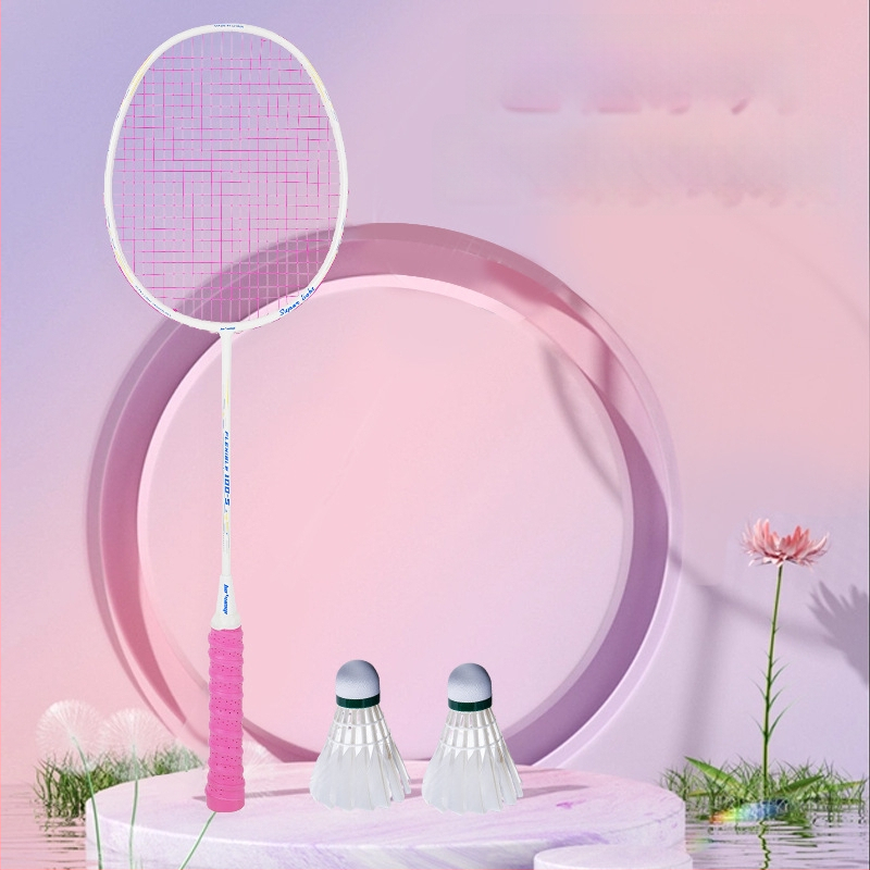 Badmintona rakete ar oglekļa šķiedras rāmi, neilona kordes, 4U/5U ultralight uzbrukuma modelis, svars 80-84 g, logotips drukāts