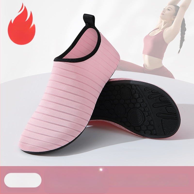 Pieaugušo ūdens apavi – elpojoši, ātri žūst, augšdaļa ar tīklu, vidēja augstuma, neslīdoša gumijas zole