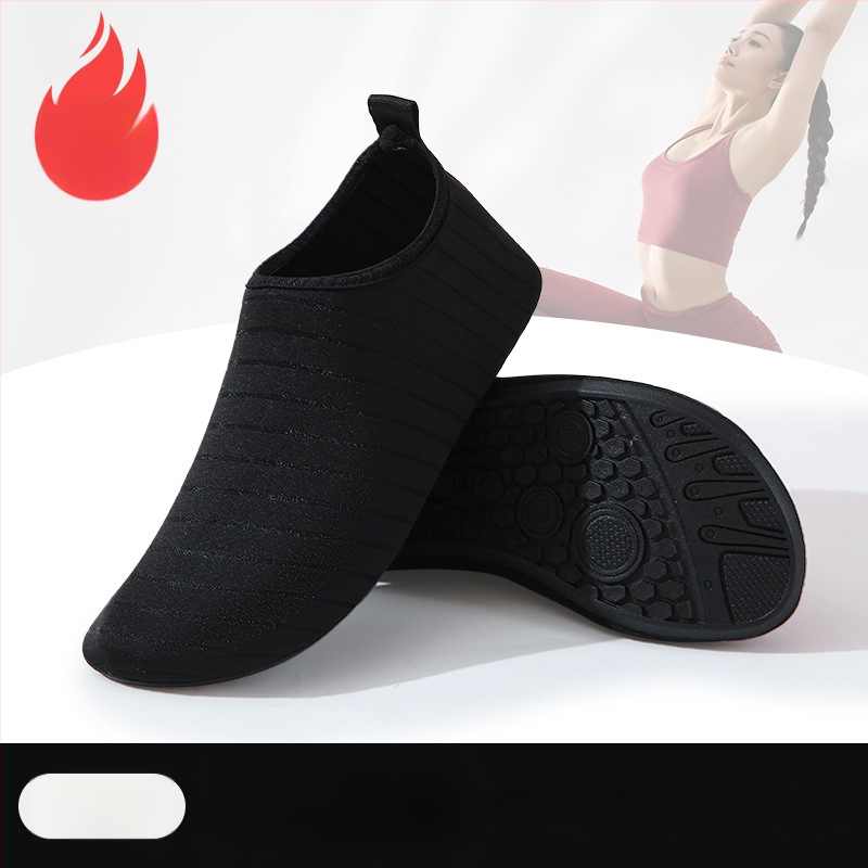 Pieaugušo ūdens apavi – elpojoši, ātri žūst, augšdaļa ar tīklu, vidēja augstuma, neslīdoša gumijas zole