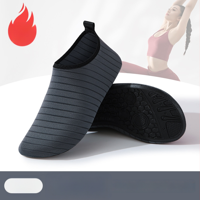 Pieaugušo ūdens apavi – elpojoši, ātri žūst, augšdaļa ar tīklu, vidēja augstuma, neslīdoša gumijas zole