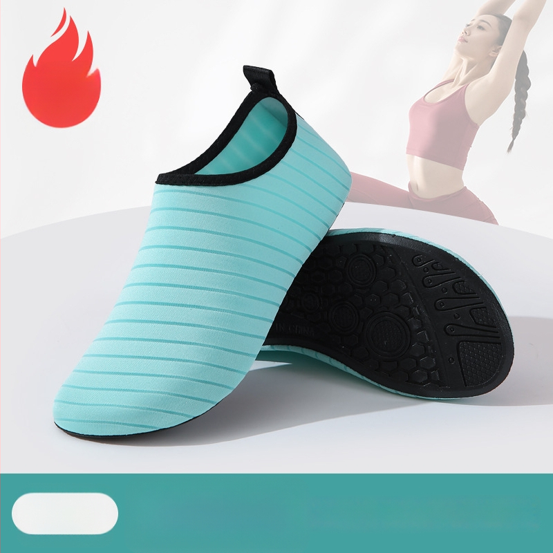 Pieaugušo ūdens apavi – elpojoši, ātri žūst, augšdaļa ar tīklu, vidēja augstuma, neslīdoša gumijas zole