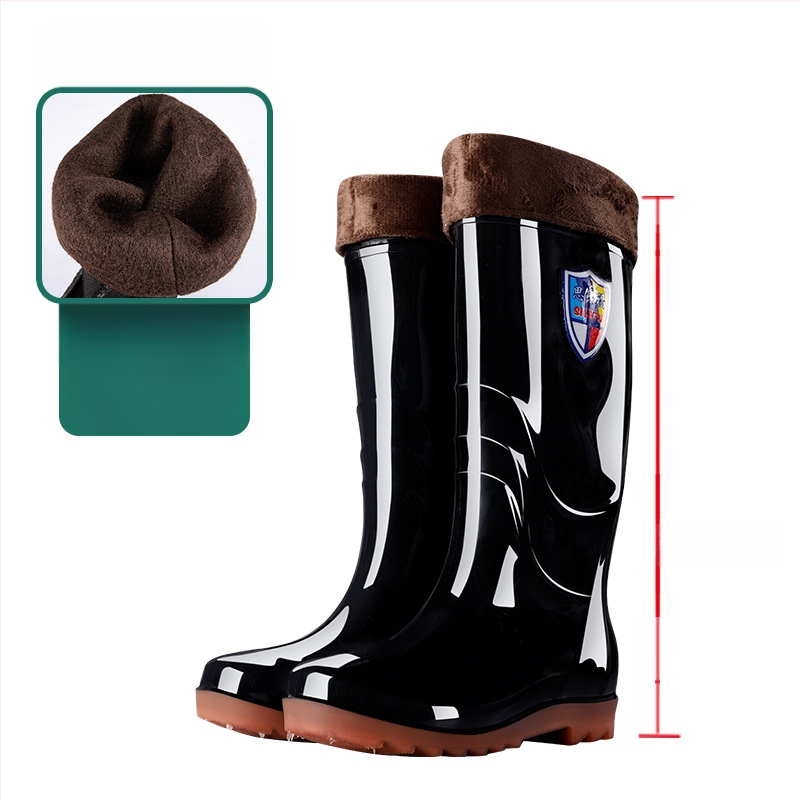 Vīriešu lietus zābaki, augsti, ūdensnecaurlaidīgi, neslīdoši, ar fleece iekšējo apdari, no plastmasas, ražoti ar injekcijas formēšanu.