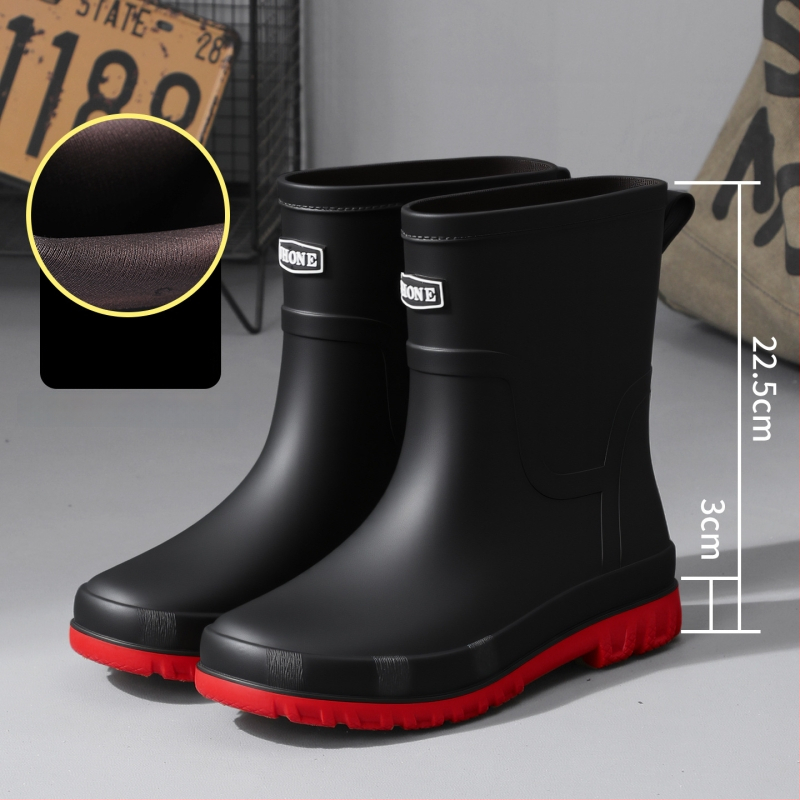 Vīriešu vidēja garuma lietus zābaki – ūdensdroši, ar anti‑slīdējošu zoli, iekšpusē mākslīgā kažokāda un sietveida oderes, ar vienāgabā izliektu zoli