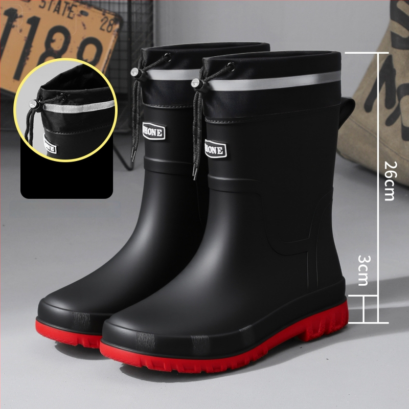 Vīriešu vidēja garuma lietus zābaki – ūdensdroši, ar anti‑slīdējošu zoli, iekšpusē mākslīgā kažokāda un sietveida oderes, ar vienāgabā izliektu zoli