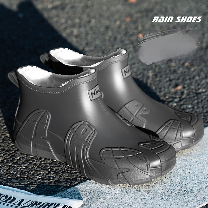 Vīriešu lietus zābaki – PVC augšdaļa, zems garums, apaļa pirksta forma, ūdensnecaurlaidīgi ārējai lietošanai