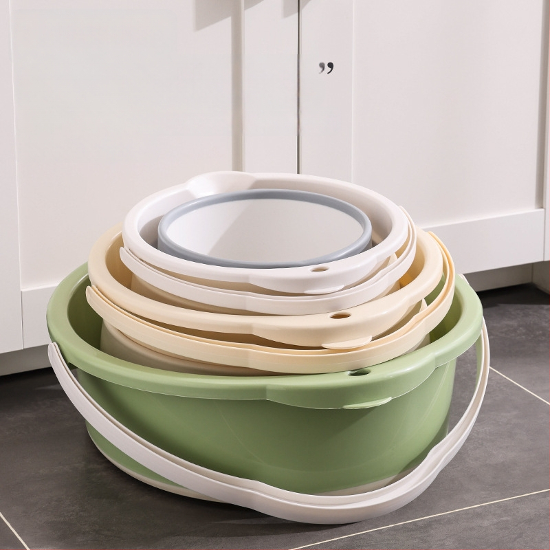 Kokkupandav ämber veega kempingu jaoks — TPE materjal, ümmargune kuju, aktiivne käepide, sobib külmale ja kuumale veele