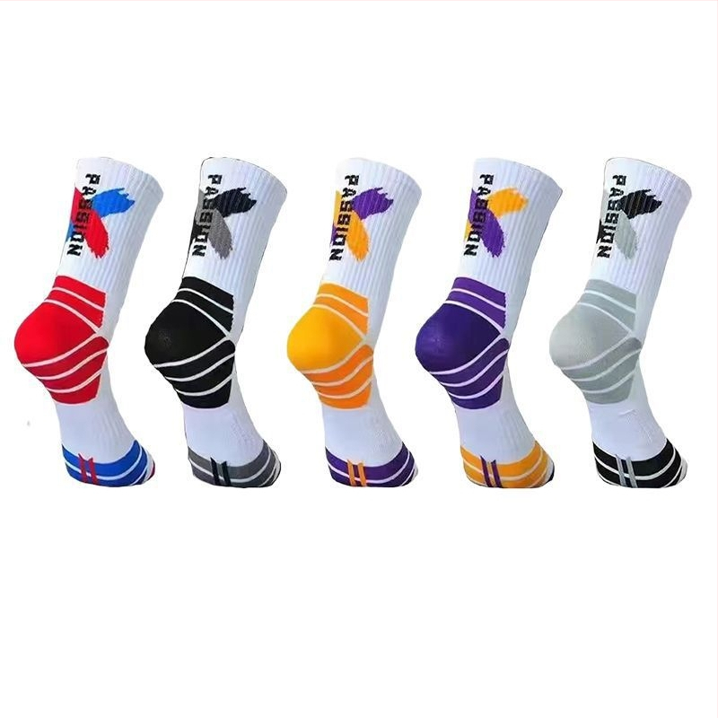 Vyrų krepšinio kojinės – vidutinio ilgio, neslystančios, kvapo apsauga, plonos