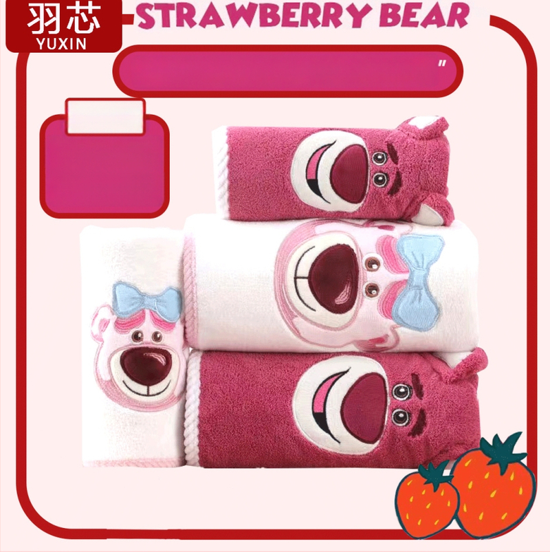 Bērnu korālflīsa vannas dvieļu komplekts ar Strawberry Bear izšuvumu, 490 g, dvieļi ķermei un sejai, Feather Core