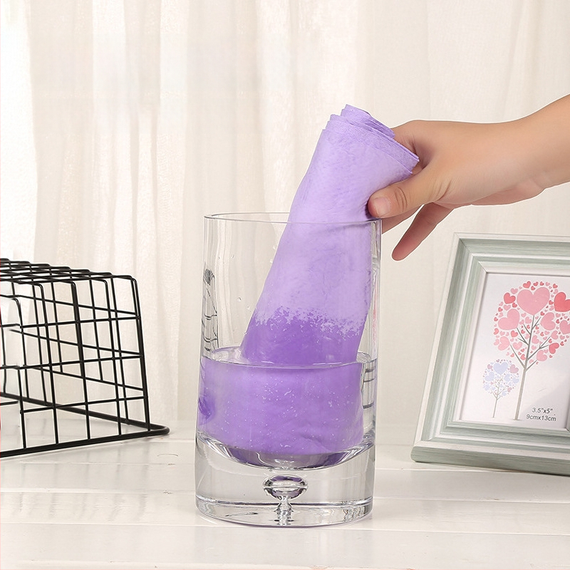 PVA anyagú sporttörölköző, síkreliefes szövés, 8 szálas egyszálas fonal, 141 g, hűsítő és gyorsan száradó (vízfelvétel 5–10 s)