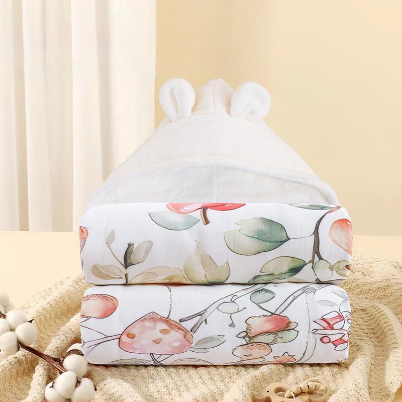 Koralinio fliso kūdikių vonios rankšluostis su gobtuvu, sugeria ir greitai džiūsta, 500–800 g, visiems sezonams, animacinio stiliaus