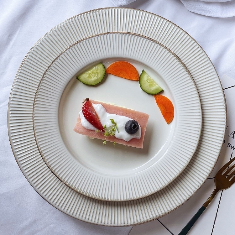 Eiropas stila ēdiena šķīvis, apaļš, vienkrāsains, mūsdienīgs minimālisma dizains, piemērots dāvanai