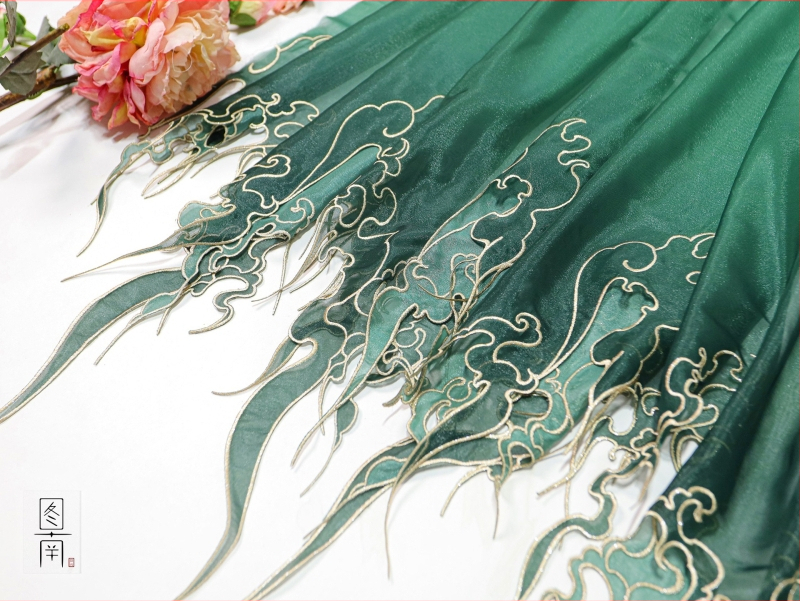 Siuvinėta Hanfu medžiaga su gradientine sunkia siuvinėjimo detale; Medžiaga: cheminė pluoštas; Panaudojimas: batai ir skrybėlės; Prekės ženklas: Kita