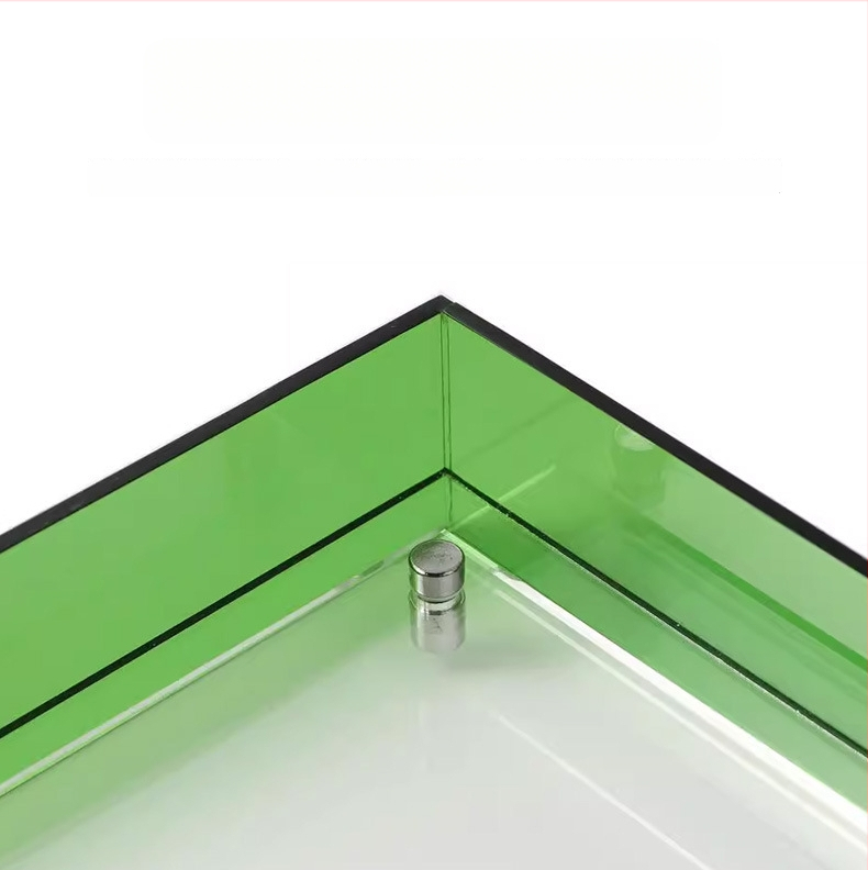 Plastmasas fotogrāfiju rāmis, taisnstūra formā, aizsargā gleznas