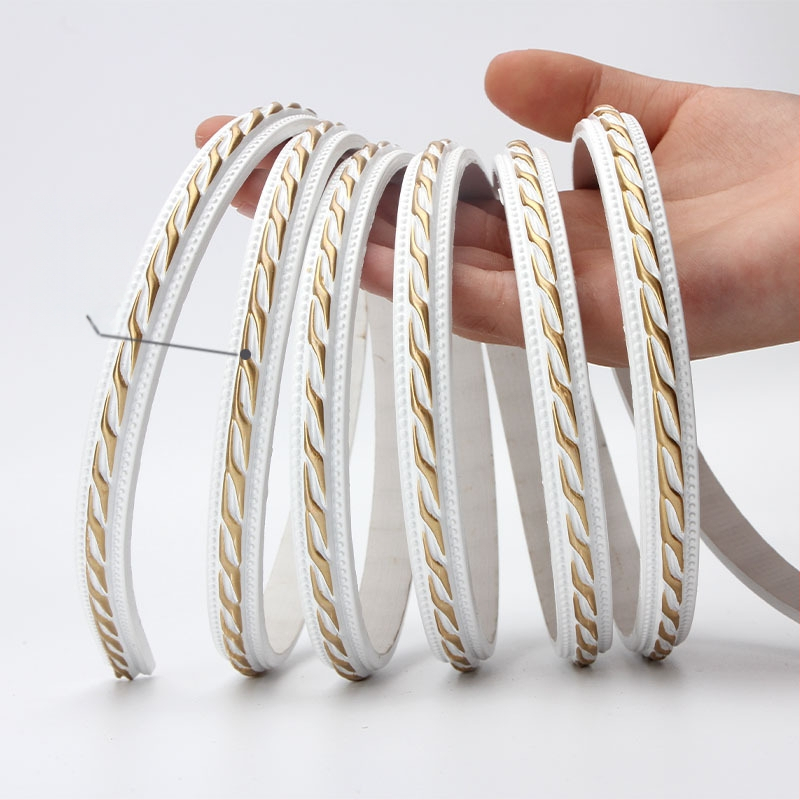 PVC pašlīmējoša dekoratīvā malu lente televizora fona sienai — mūsdienīgs stils, ugunsizturīga, ūdensizturīga, mitrumizturīga, korozijizturīga