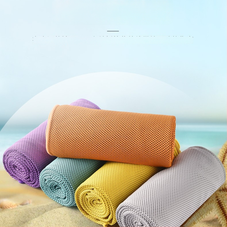 Sporttörölköző edzőterembe és kültéri használatra, mikroszálas, gyorsan száradó, izzadság felszívása (Anyag: mikroszálas; Izzadság felszívása: 5–10 s; Tömeg: 50 g; Szövés: Plain weave)