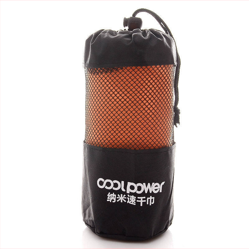 Sporttörölköző edzőterembe és kültéri használatra, mikroszálas, gyorsan száradó, izzadság felszívása (Anyag: mikroszálas; Izzadság felszívása: 5–10 s; Tömeg: 50 g; Szövés: Plain weave)