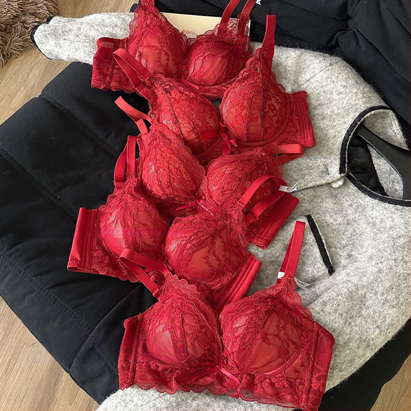 Bezvadu push-up krūšturis ar 3/4 kausu, mežģīņu apdare, neilona audums (formas krūšu kauss: augšdaļa plāna, apakšdaļa bieza)