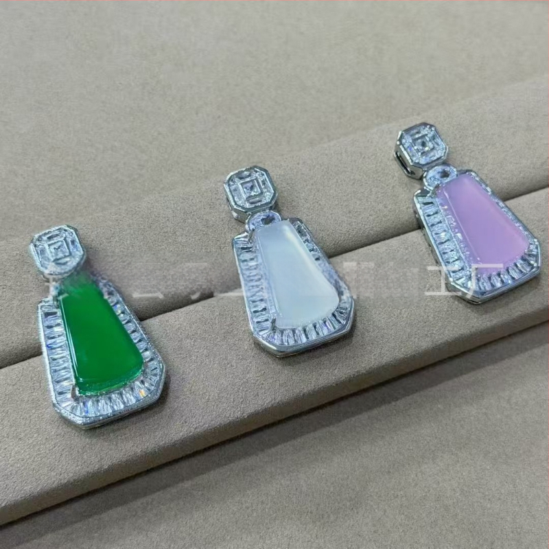 Kvarcinio chalcedono kvadratinis pakabukas, sidabru dengtas įterpimu, natūralus medžiaga, aiškumas Si2