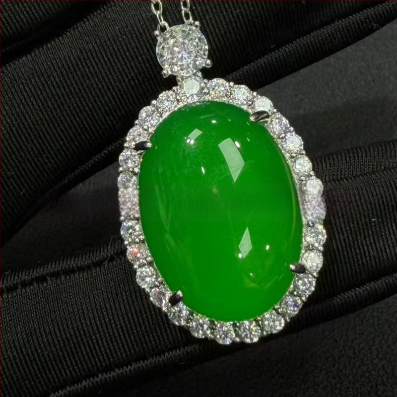 Kvarcinio chalcedono kvadratinis pakabukas, sidabru dengtas įterpimu, natūralus medžiaga, aiškumas Si2