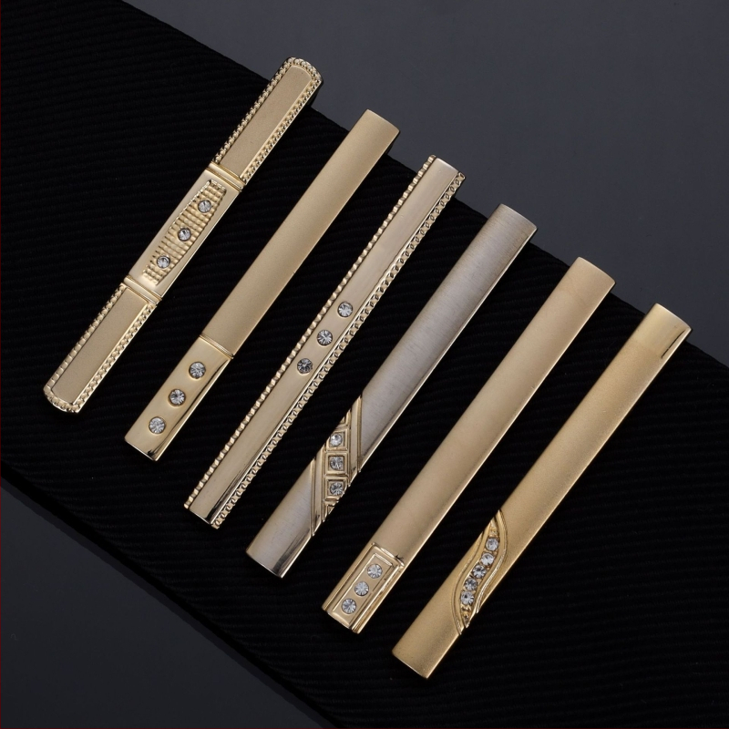 Vīriešu kaklasaistes spraudnis ar kristālu dekoru, vara elektroplatēta ķēdīte, spīdīgs plakanais stilīgs aksessori svinīgai vakariņai