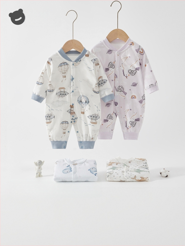 Bērnu kombinezonā ar kokvilnas pildījumu, garas piedurknes, vecums 1–3 gadi, pavasaris-rudens-zima, pogu aizdare