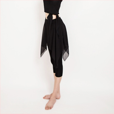 Sieviešu mugurai atvērtu topu modernā deju stilā – modālais audums, vienkrāsains raksts, piemērots latīņu un etniskajām dejām, pieaugušajiem