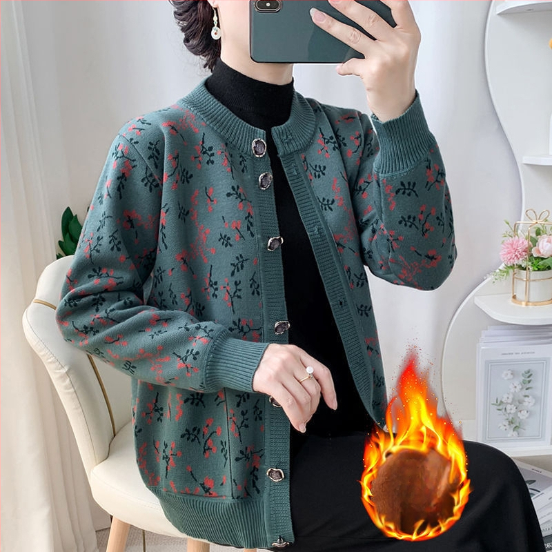 Vecāku sieviešu kardigans, pavasaris 2025 adījums, PVC pamatmateriāls līdz 30%, citi materiāli 30–50%, literāri retro stils, kakla uzlīme.